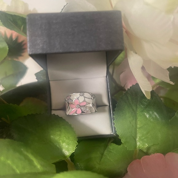 Beautiful Pink Floral Ring - Picture 8 of 8